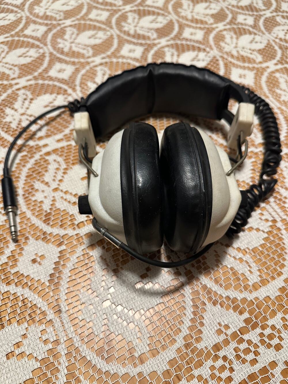 Vintage Akira SP-302 Over Ear Stereo Headphones 8 Ohm Made in Japan 1970s White